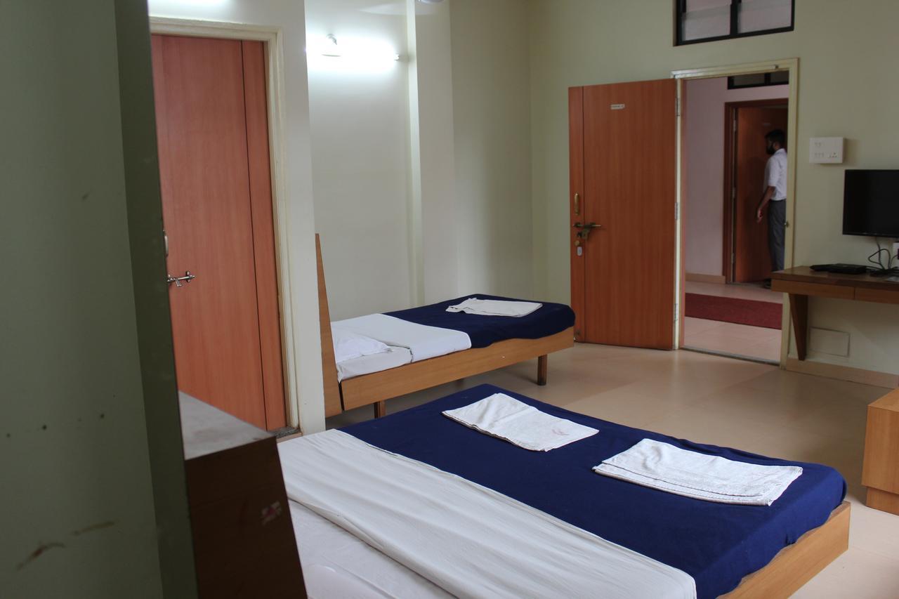 Hotel Suvarn mandir Belgaum Bagian luar foto